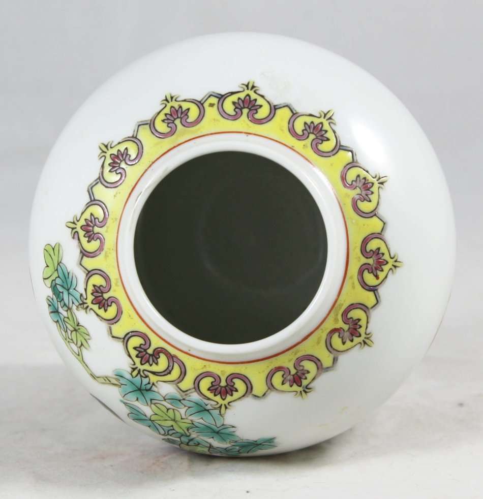 Ginger Jar - White & Yellow - Bid Now!!