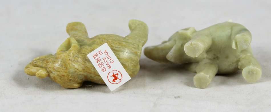 Miniature Elephant Pair - Chinese Stone - Bid now!!!