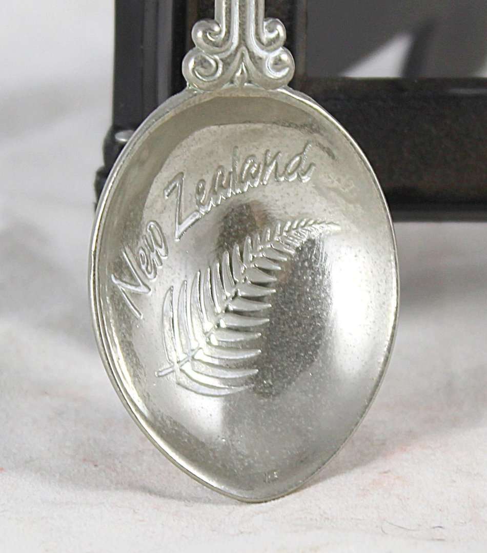 Souvenir Spoon - New Zealand - Beautiful! - Low Price!! - Bid Now!!!