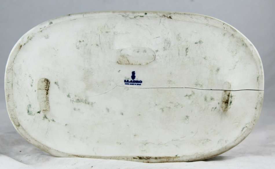 Llardo - Distinguished Man & Woman On A Bench - Bid Now!!!