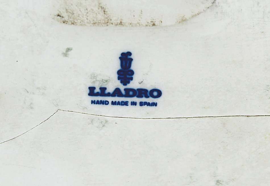 Llardo - Distinguished Man & Woman On A Bench - Bid Now!!!