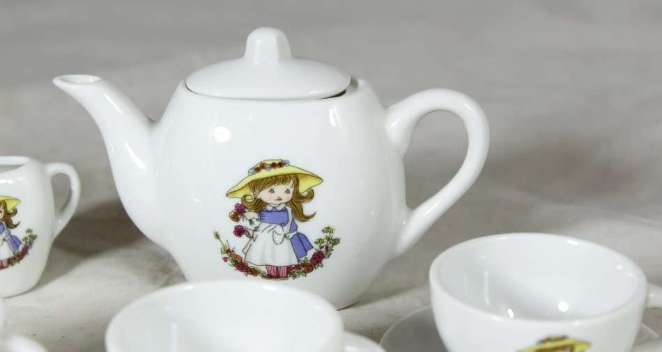 Miniature tea set - Little girl with flowers - Beautiful!! - Bid Now!!!