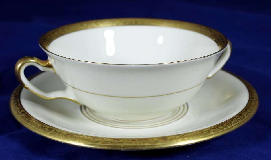 Hutschenreuther - Hohenburg - Margarete series - Soup bowl + saucer - Stunning!! - Bid Now!!!