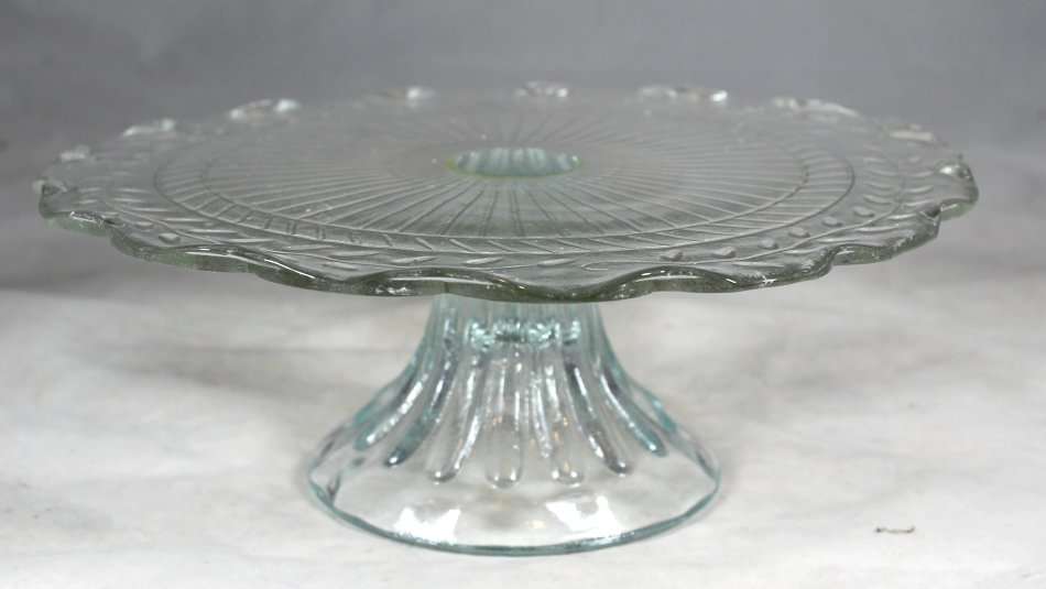 Glass cake stand - A beauty! - Low Price - Bid Now!!!