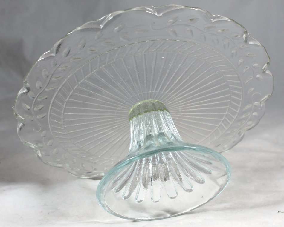 Glass cake stand - A beauty! - Low Price - Bid Now!!!