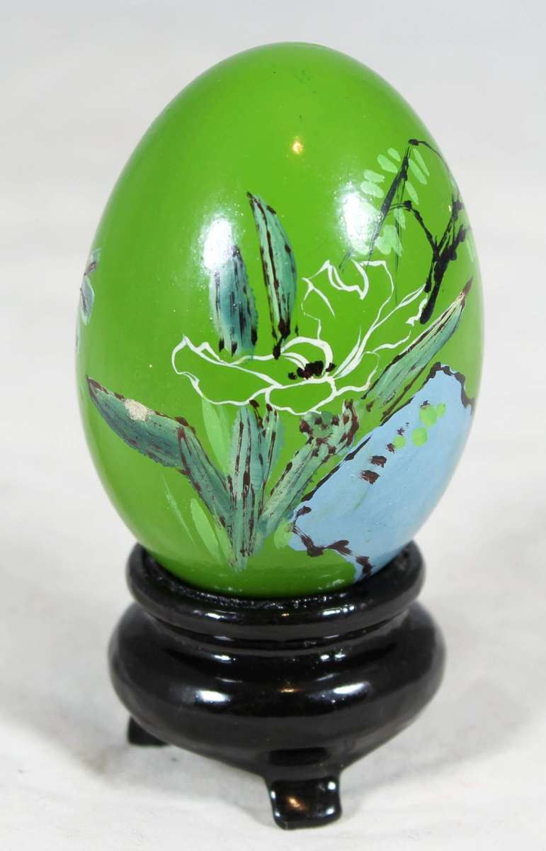 Hand painted Chinese egg on a stand - Green - Beautiful! - Bid Now!