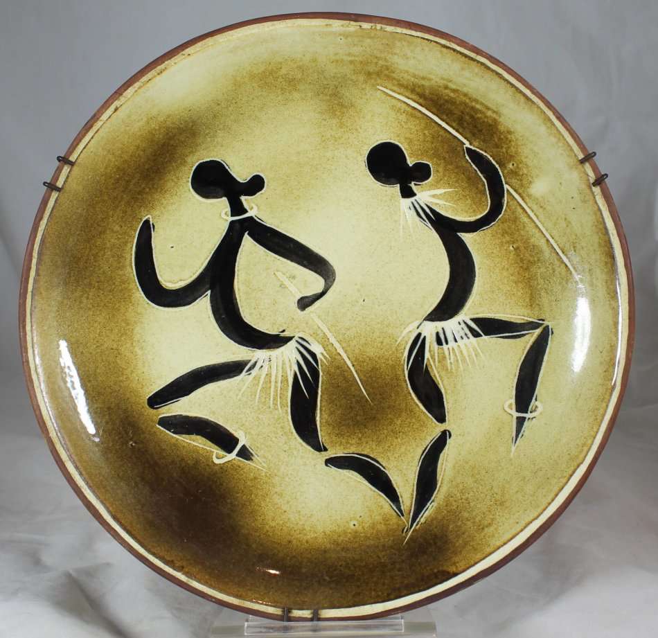 Traditional stick figures - Wall plate - Hand painted - Beautiful - Low price! - Bid Now!!!