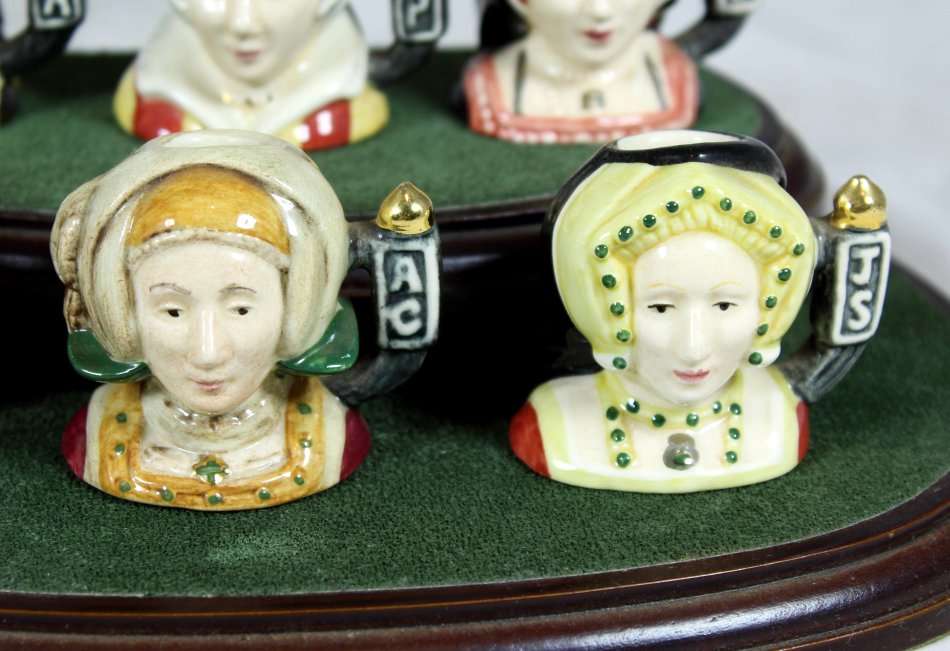 Royal Doulton - Six wives of Henry viii - Miniature character jugs + stand - Stunning!! - Bid Now!!!