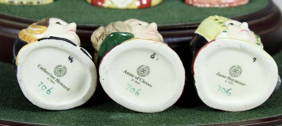 Royal Doulton - Six wives of Henry viii - Miniature character jugs + stand - Stunning!! - Bid Now!!!