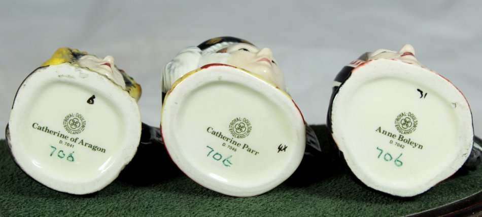 Royal Doulton - Six wives of Henry viii - Miniature character jugs + stand - Stunning!! - Bid Now!!!