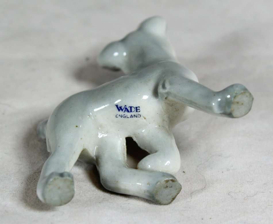 Wade - Tramp - Disney's Lady and the Tramp figurine - Absolutely Adorable!! - Bid Now!