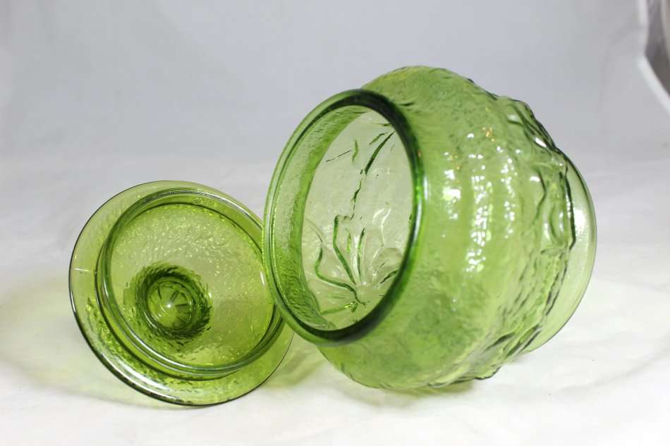 Green lidded glass sweet bowl - Beautiful!! - Bid Now!!!