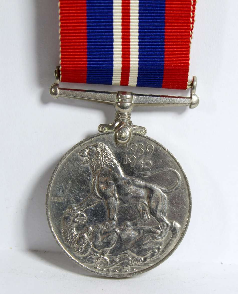 WW2 1939-1945 War medal - A treasure!! - Bid now!!