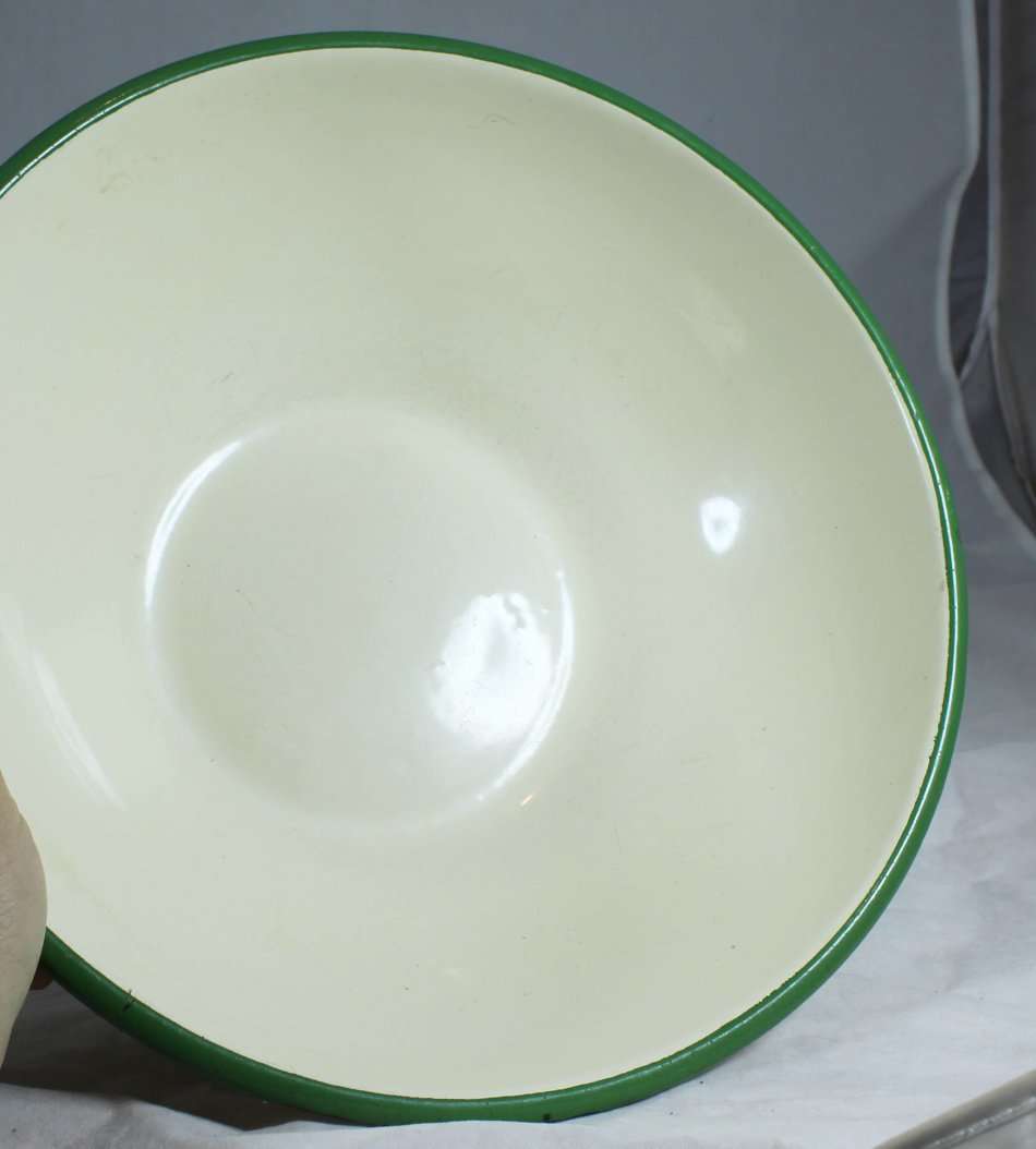 Enamel mixing bowl - Bid Now!!!