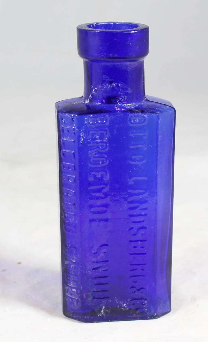 Vintage Otto Landsberg - Blue snuff bottle - A treasure! - Bid Now!