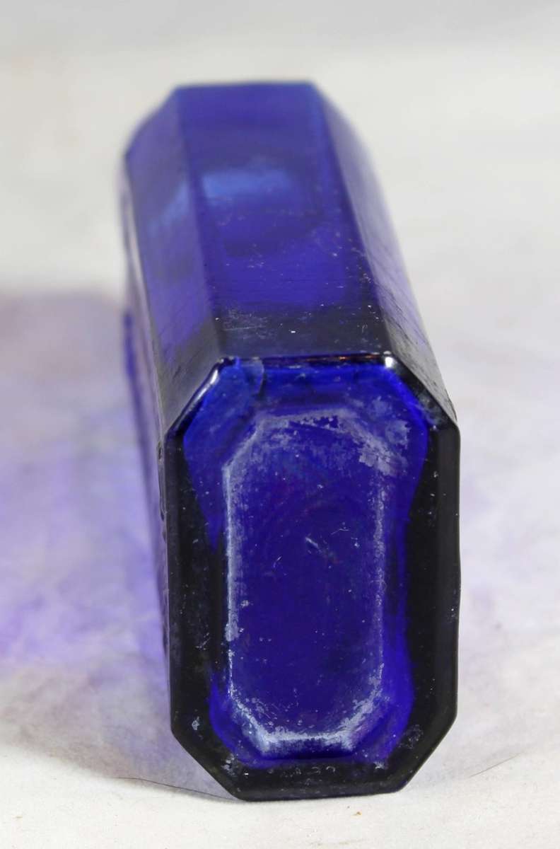 Vintage Otto Landsberg - Blue snuff bottle - A treasure! - Bid Now!