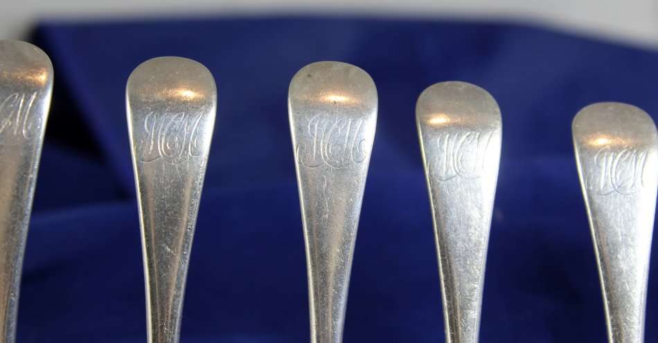 Set of 8 monogrammed EPNS heavy silver plated fish knifes - Beautiful - Bid Now!