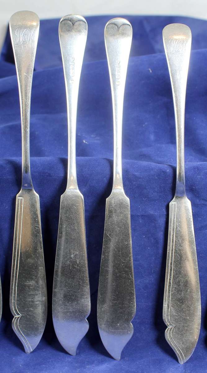 Set of 8 monogrammed EPNS heavy silver plated fish knifes - Beautiful - Bid Now!