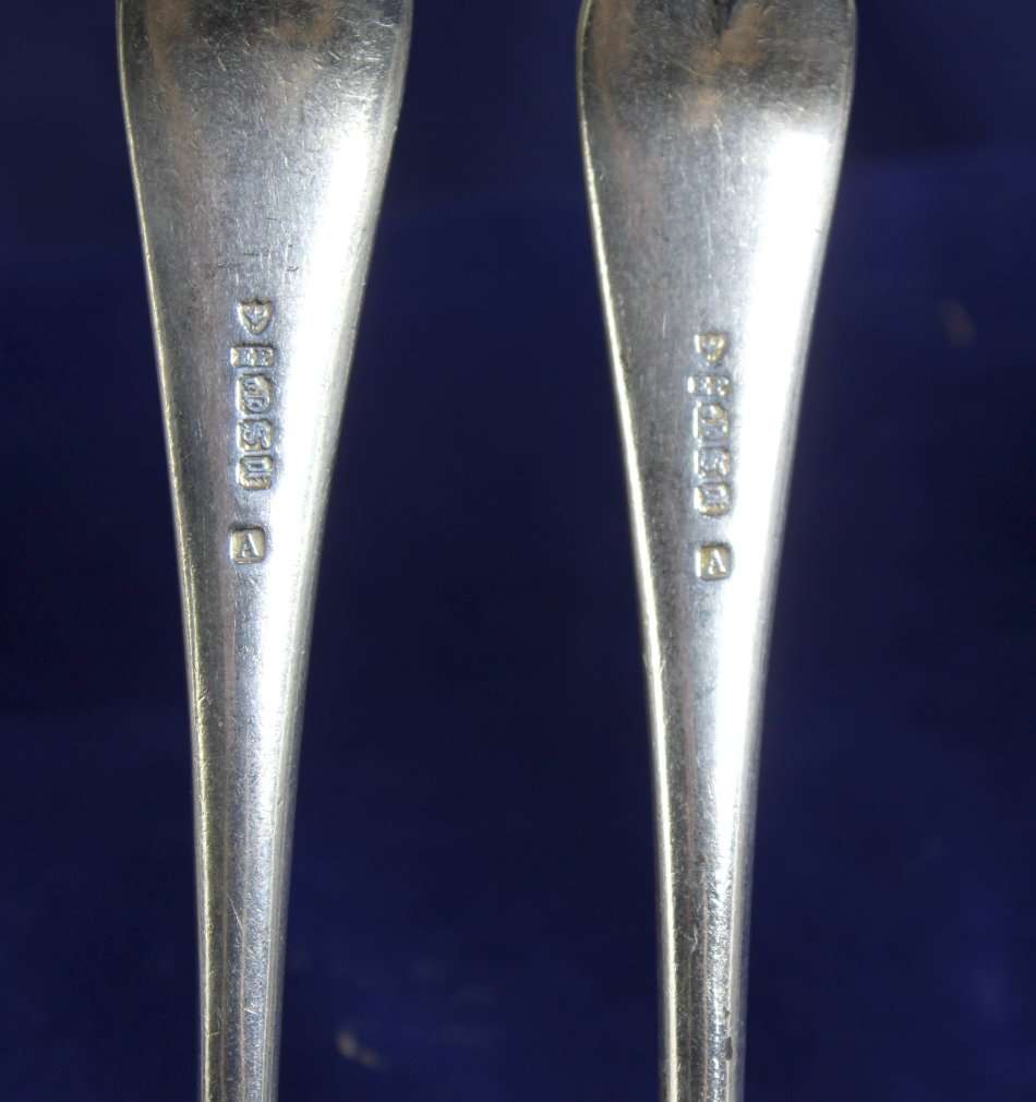 Set of 8 monogrammed EPNS heavy silver plated fish knifes - Beautiful - Bid Now!