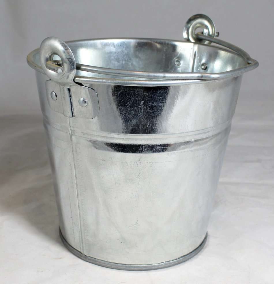 Tin Bucket - Low price!! - Bid now!!
