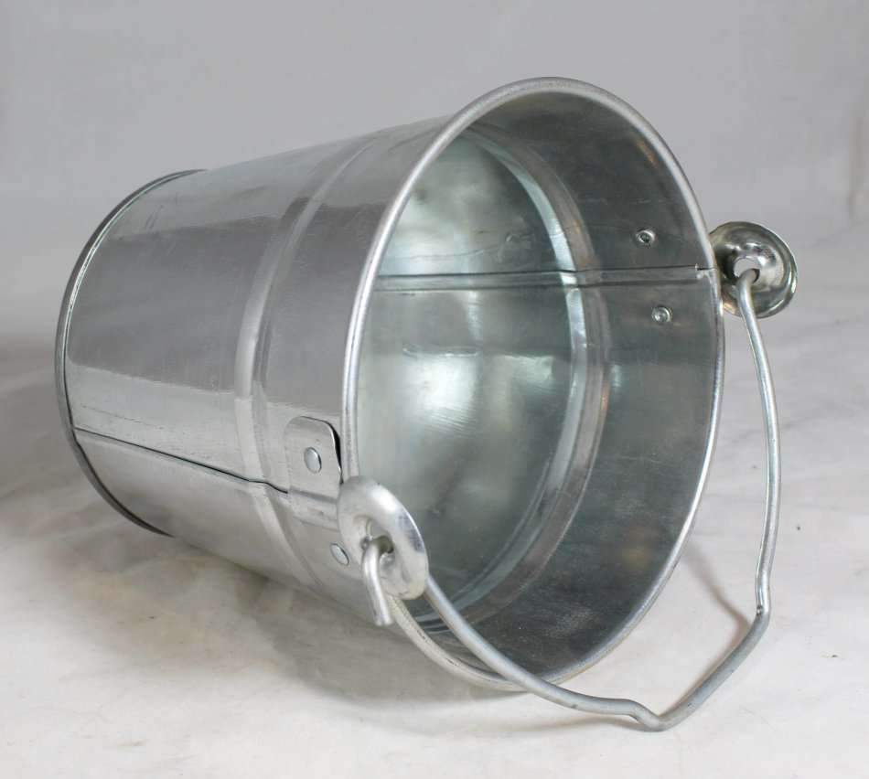 Tin Bucket - Low price!! - Bid now!!