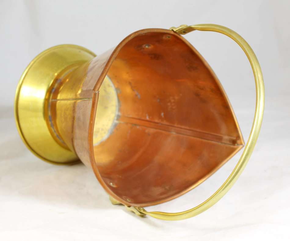 Small copper and brass coal shuttle - A beautiful piece! Low price! Act fast and bid now!