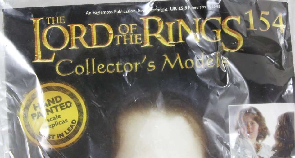 Lord of the Rings - Arwen - Lead cast, hand painted figurine with book - Stunning! Bid Now!