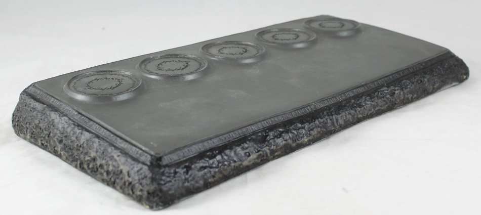 Lord of the Rings - Figurine Display Board - 5 Spots - Stunning! Bid Now!