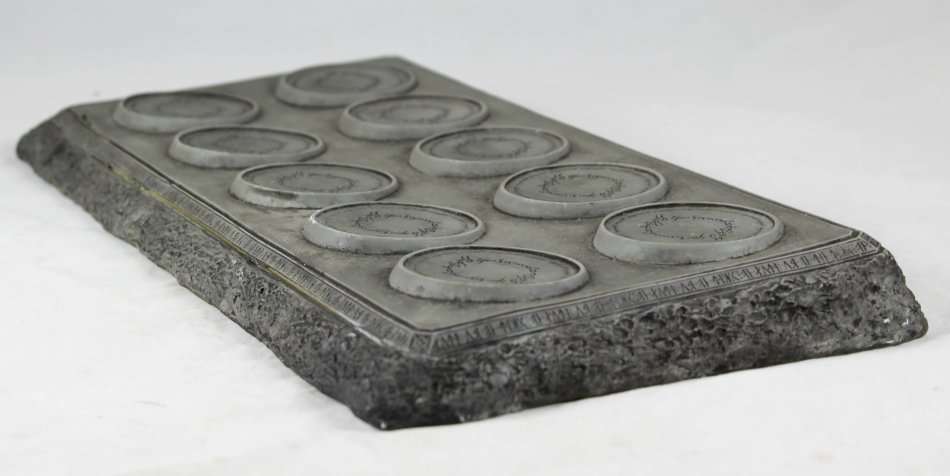 Lord of the Rings - Figurine Display Board - 10 Spots - Stunning! Bid Now!