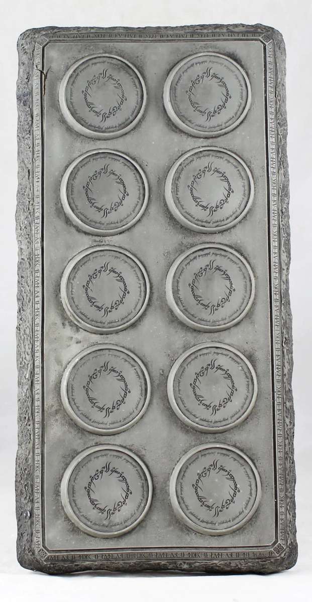 Lord of the Rings - Figurine Display Board - 10 Spots - Stunning! Bid Now!