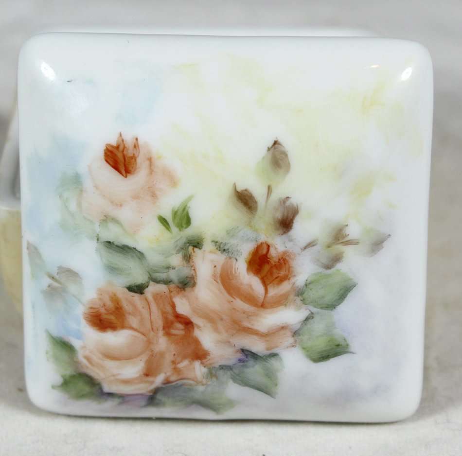 Porcelain - Pill Holder - Gorgeous! - Bid Now!!!