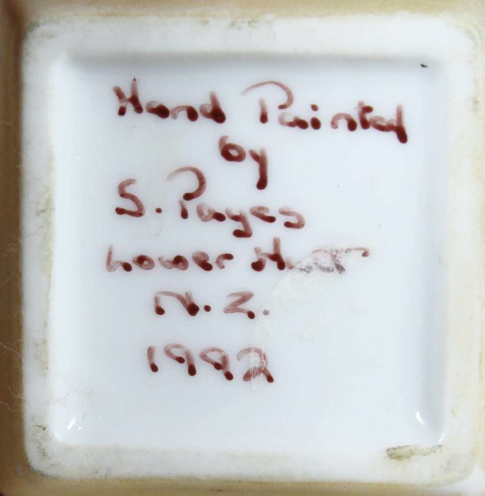 Porcelain - Pill Holder - Gorgeous! - Bid Now!!!