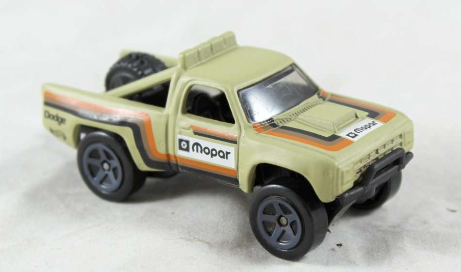 Hot Wheels - '87 Dodge - D100 - Bid now!!
