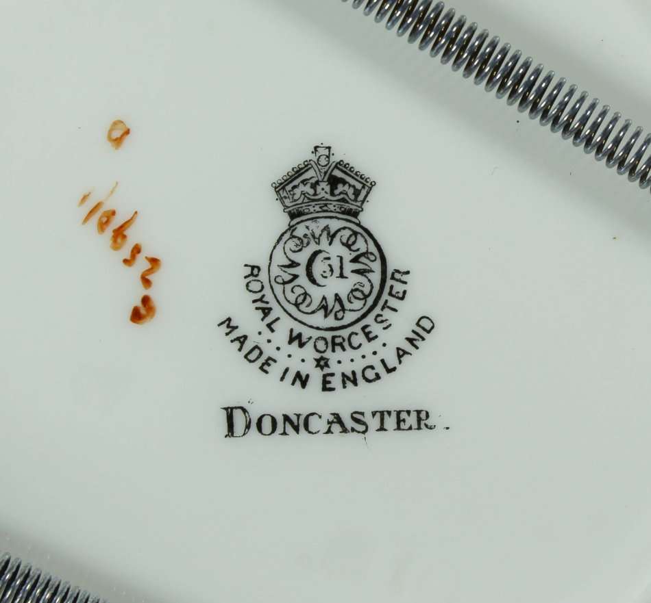 Royal Worchester - Doncaster - Display Plate - Stunning! - Bid Now!!!