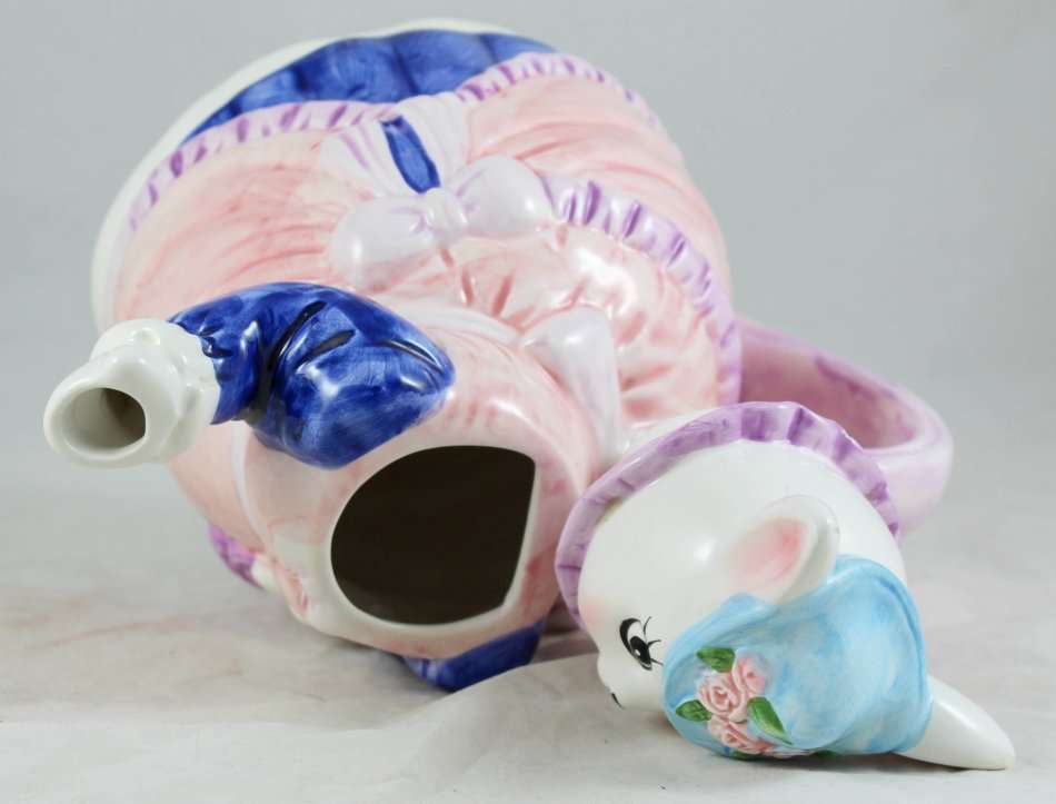 Character Tea Pot - Cat in a Dress - Gorgeous! - Bid Now!!!