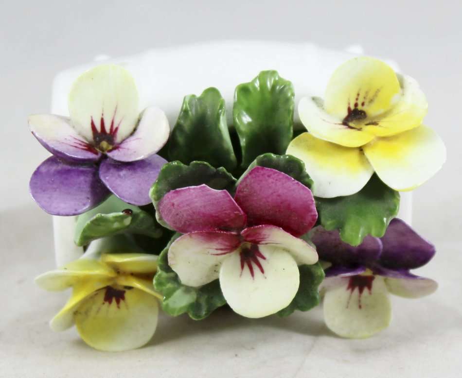 Aynsley - Barrel Vase with Flowers - Gorgeous! - Bid Now!!!