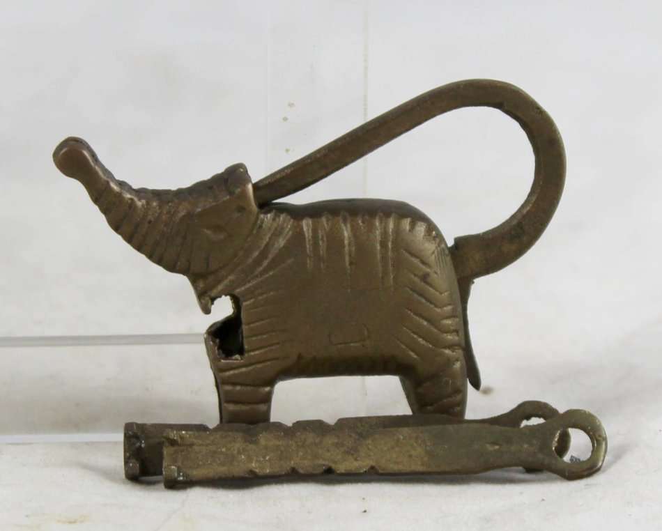 Elephant lock - Metal - Beautiful! - Bid Now!!!