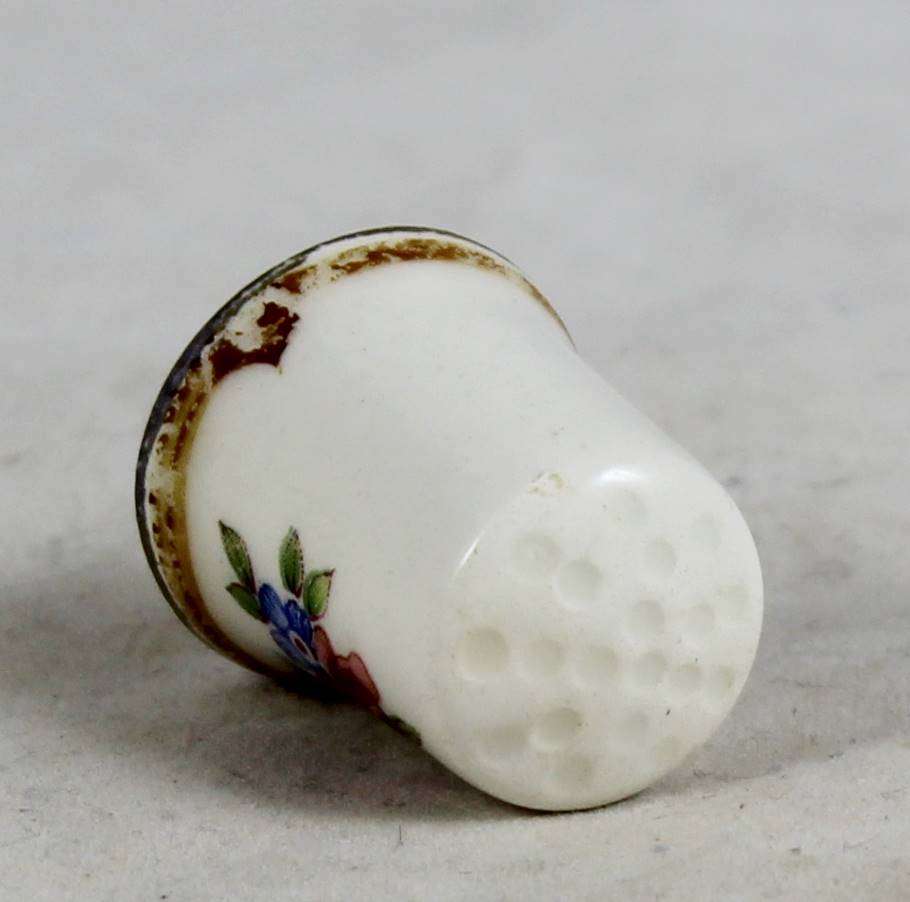 Thimble - Flower Motif - Beautiful! - Bid Now!!!