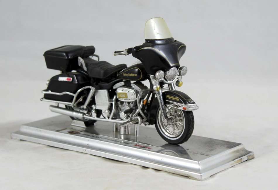 Maisto - Harley Davidson - 1978 FLH - 80 Electra Glide - Bid now!!