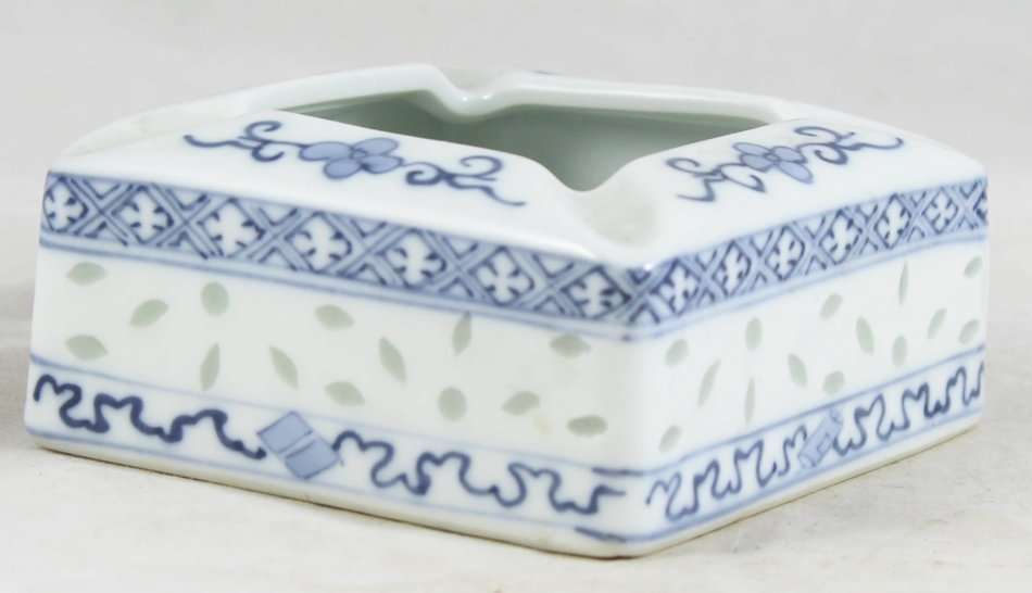 Chinese Porcelain - Ashtray - Beautiful! - Bid Now!!!