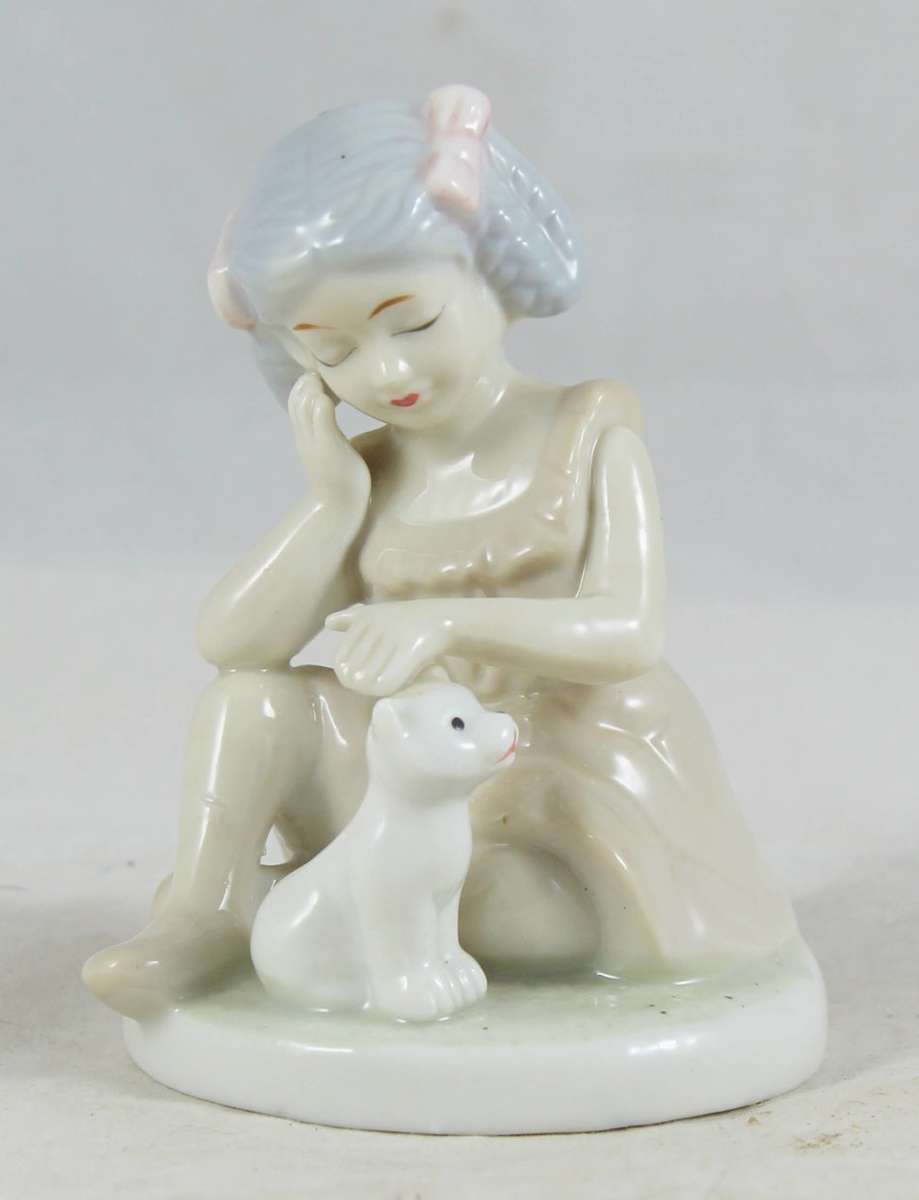 Heritage Porcelain - Girl & Kitten - Amazing! - Bid Now!!!