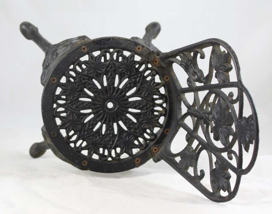 Cast Iron - Doll House Chair - Vintage - Gorgeous! - Bid Now!!