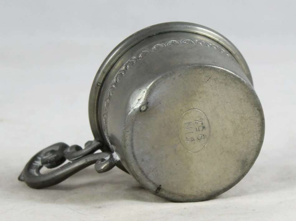 Tin - Measuring Cup - Beautiful! - Bid Now!!