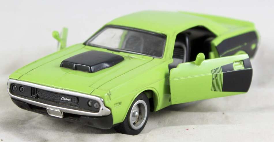 New-Ray - Dodge Challenger - Bid now!!