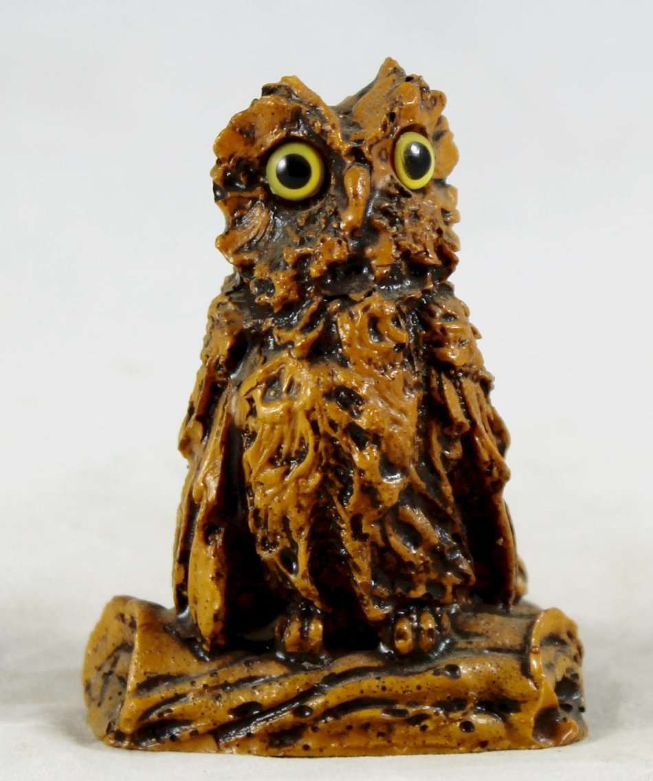 Owl on Tree Stump - Molded - Gorgeous! - Bid Now!!!