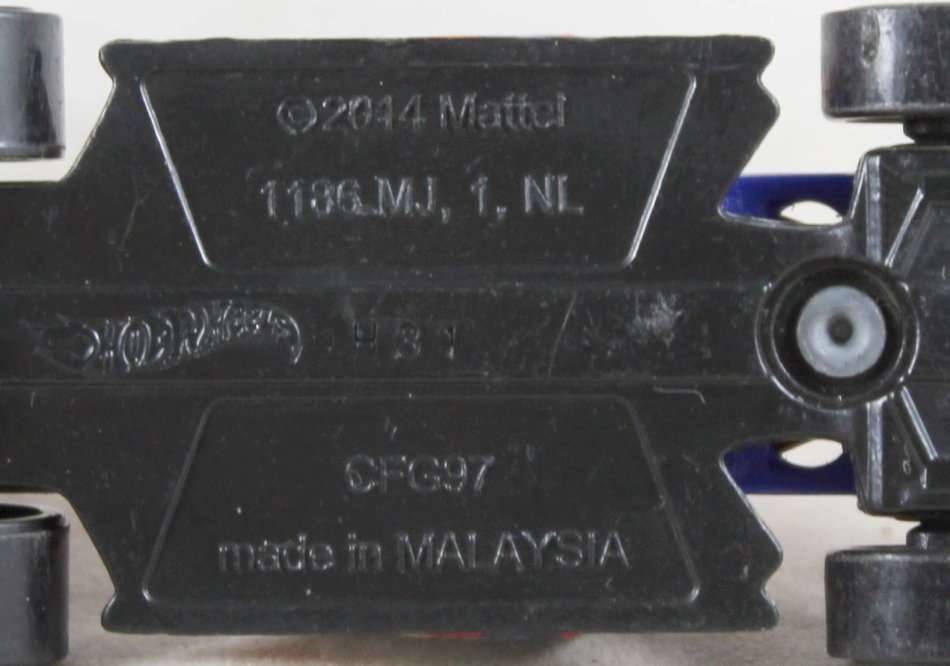 Hotwheels - 2014 CFG97 - Red - Bid now!!