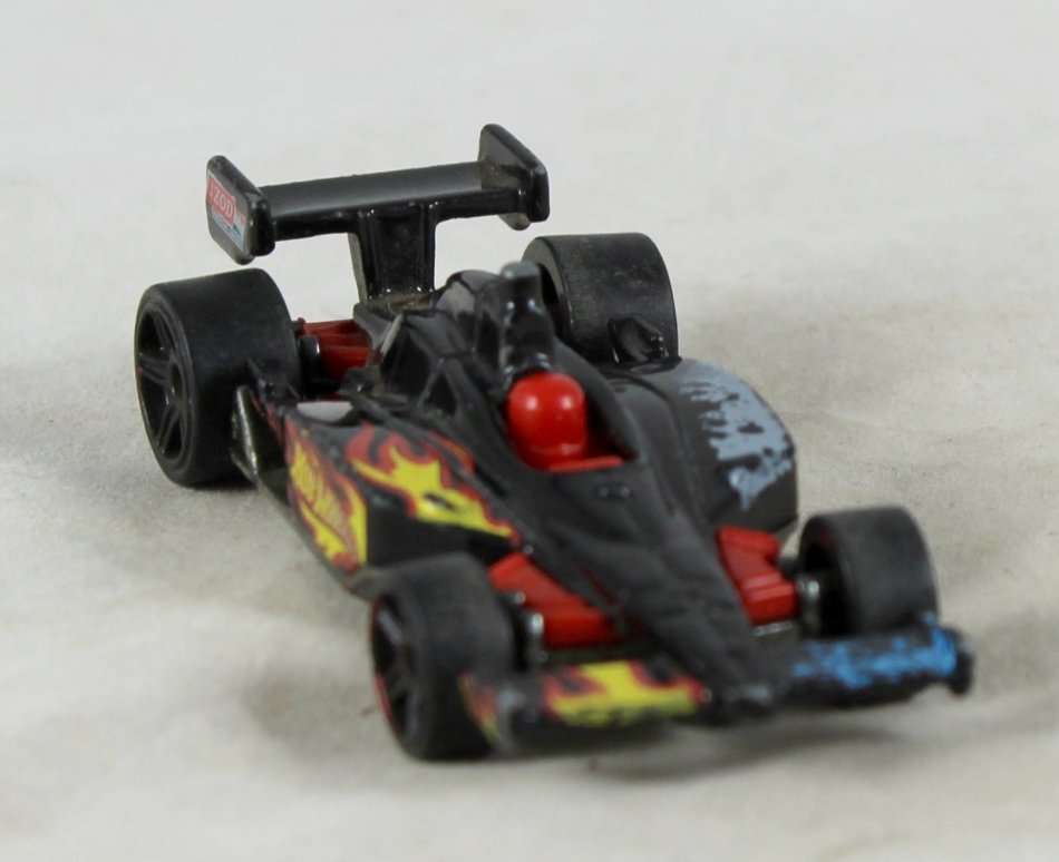 Hotwheels - 2011 V5530 - Bid now!!