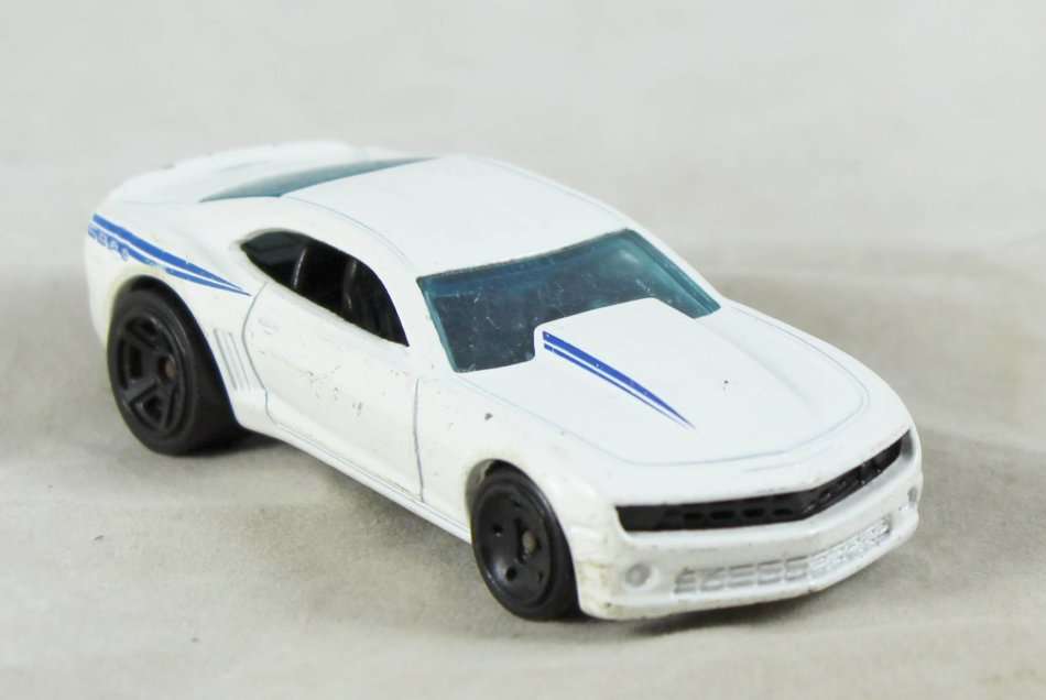Hotwheels - '14 COPO Camaro - White - Bid now!!