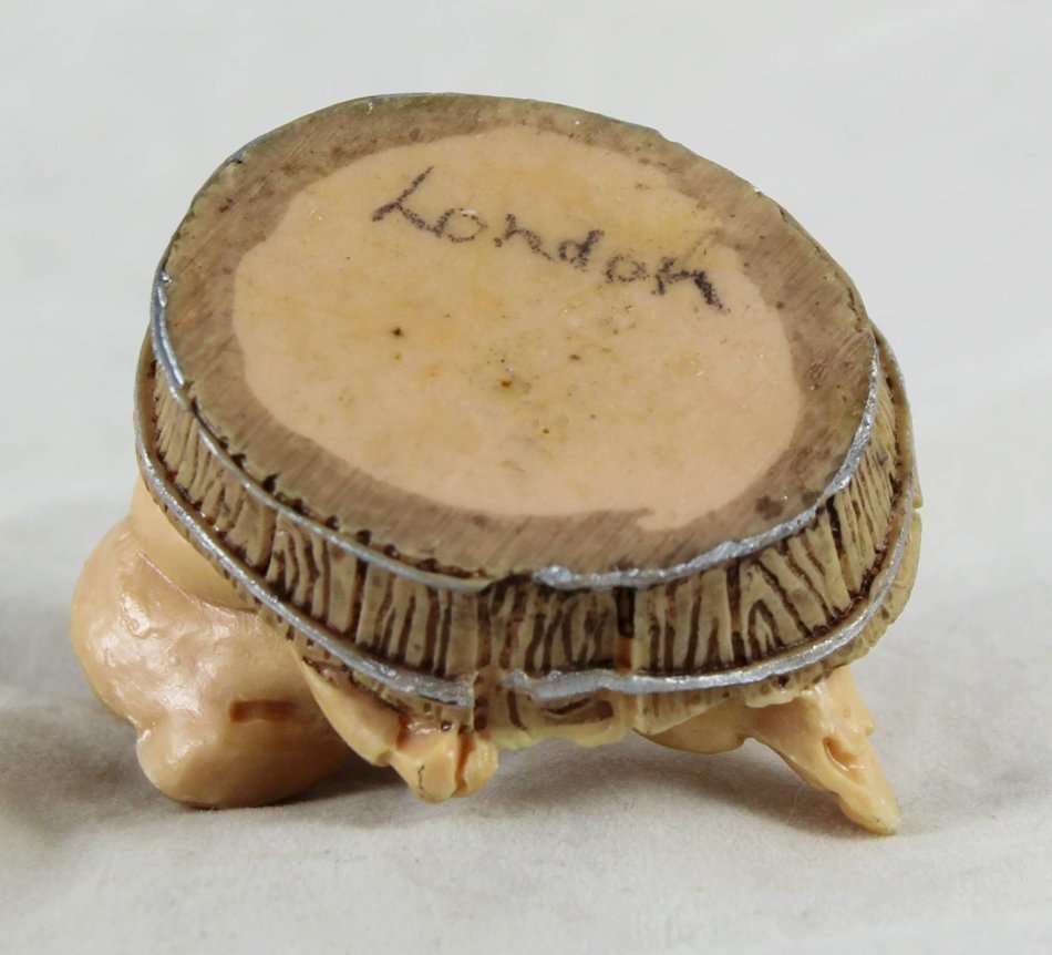 Pig Sitting In The Tub - Gorgeous! - Bid Now!!!