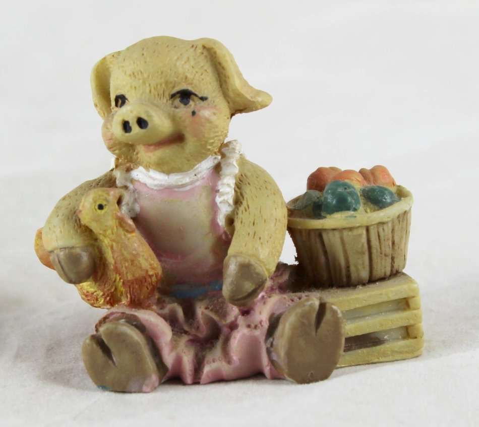 Little Pig with Chicken and Apples - Gorgeous! - Bid Now!!!